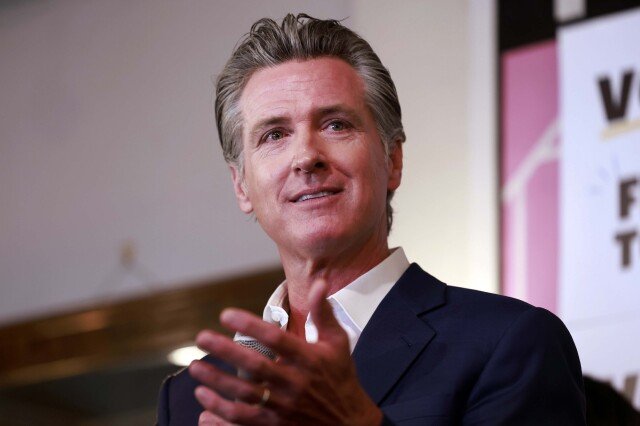 California governor proposes restrictions on smartphone usage in schools